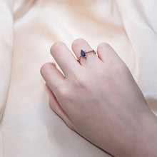 Load image into Gallery viewer, Luna